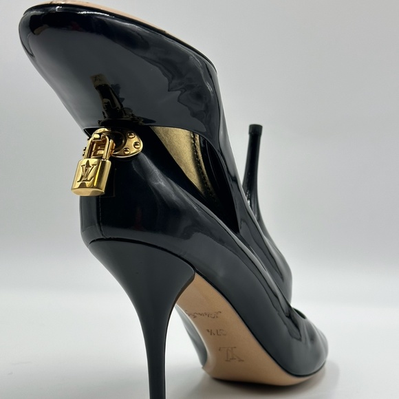 LOUIS VUITTON “OH REALLY” Padlock Round Toe Black Pumps - Picture 2 of 16